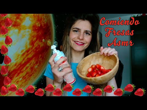 ASMR - Comiendo Fresas con Nata + hablamos un poquito 👄 / en Español