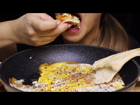 ASMR FRIED EGGS TOMATOES SHAKSHUKA FRESH BREAD MUKBANG no talking CREMA ASMR #asmr #mukbang #eggs