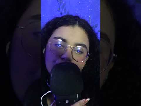 ASMR Sons de boca com pincel na tela