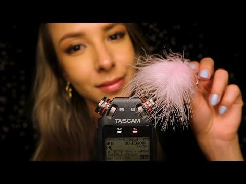 ASMR 🛋️ SUUUPER suave e DELICADO com o tascam (fala mansa, ambiente escuro, microfone brushing..)