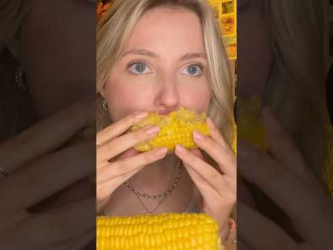 ASMR | eating corn (crunchy and chewy eating sounds) with whispers #asmrsounds #mukbang #tingles