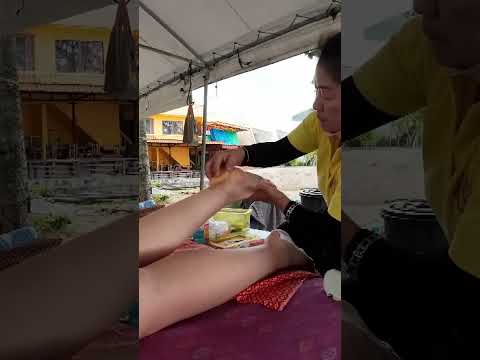 Intensa exfoliación de pies 😳 #beach #short
