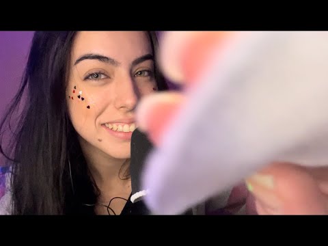 ASMR- amiga tirando sua maquiagem do carnaval