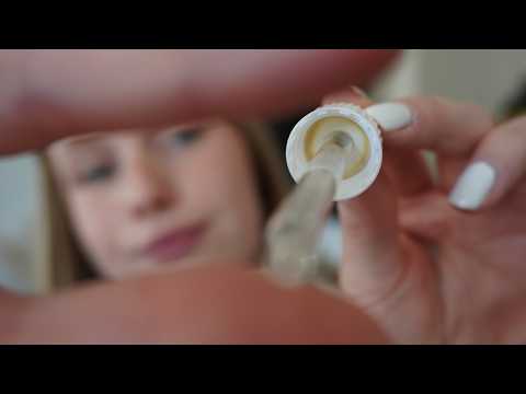 ASMR you've got something in your eye (mouth sounds) - german