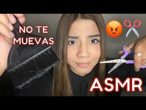 ASMR ROLEPLAY / PELUQUERA ANTIPÁTICA e INEXPERTA te CORTA EL CABELLO