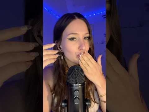 Des bisous plein de gloss 👄💋 #asmr #asmrkisses #asmrrelax #kissingyou #asmrlove