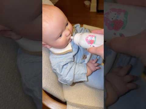 JUGANDO CON MI BEBÉ REBORN COMO SI FUERA UN MUÑECO NORMAL