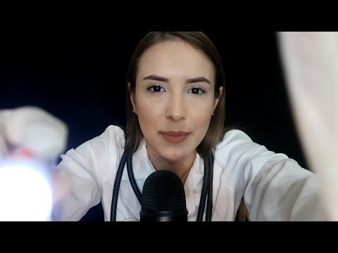 ASMR - MÉDICA TE EXAMINANDO!