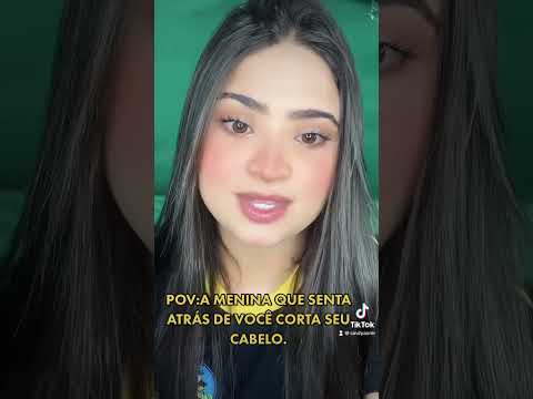 A menina que senta atrás de você!