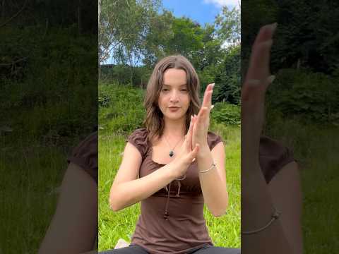ASMR REMOVENDO ENERGIAS NEGATIVAS 🍃 Tem vídeo longo aqui no canal # #asmr #reiki #relaxing #tingles