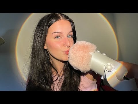 First ASMR video (With mic fluffs/kisses/introducing myself)