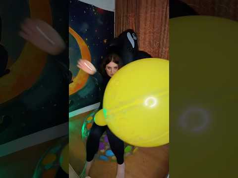 OMG THAT POP 😱😱💥 #balloon #poppballons #beachball  #burst