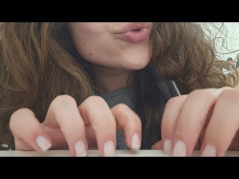 asmr tapping na mesa, objetos aleatórios, sons de boca, contagem regressiva 