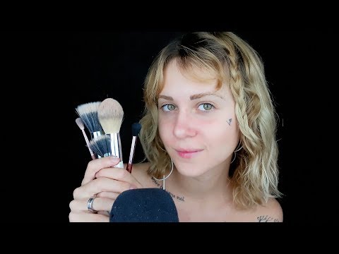 ASMR: BRUSHING THE MICROPHONE WITH DIFFERENT BRUSHES