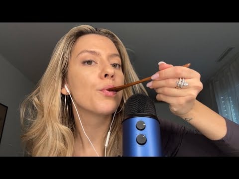 ASMR | Tingly Mouth Sounds & Hand Movements 