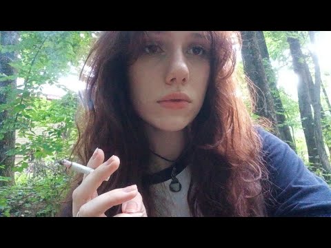 ASMR Курю сигарету в лесу Girl smoking a cigarette