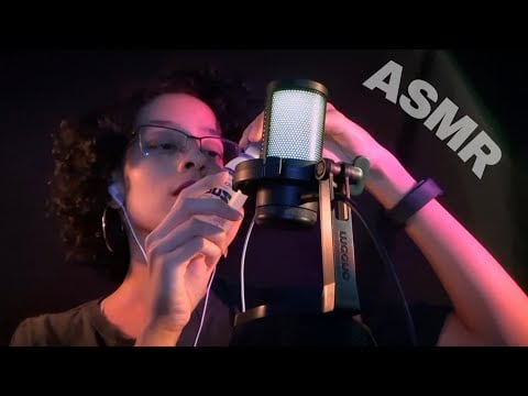 ASMR COM EMBALAGENS E SONS DE BOCA - tapping, sons de tampa, sussurros...