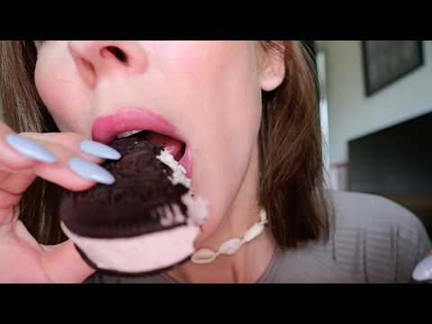 Eating Oreo Ice Cream Sandwich 🤤🍦 #ASMR