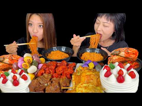 ASMR KOREAN THANKSGIVING FEAST! Spicy noodles, strawberry cream cake, spicy fried chicken 먹방