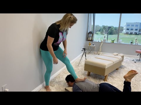 He Took the FOOT to Get His BACK to CRACK - Men Who Use Their Hands, Need the Foot