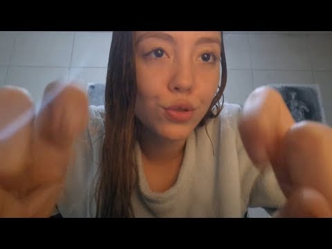 ASMR caseirinho - sons de boca e movimentos com as mãos 