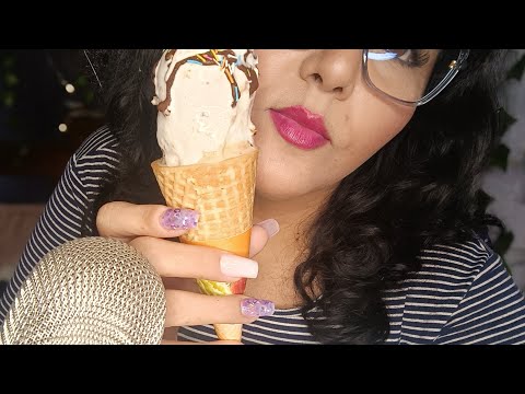 ASMR Comiendo Helado de frutos secos y dejando unos saluditos 🤗