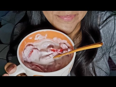 ASMR comiendo fresas con Yogurt + charla al final