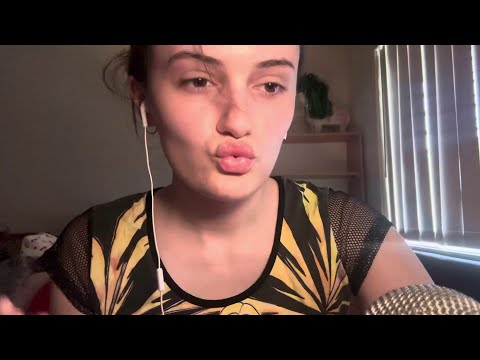 Wizza ASMR - Fabric Scratching + Mouth Sounds