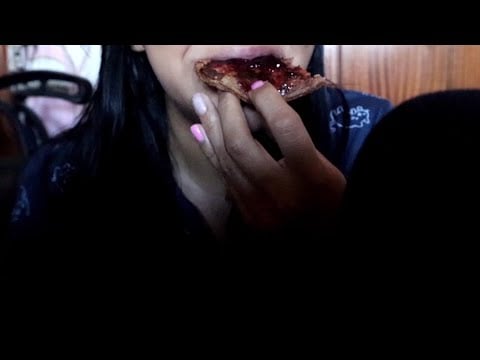 ASMR desayunando contigo panqueca de avena y banana con mermelada + café con leche