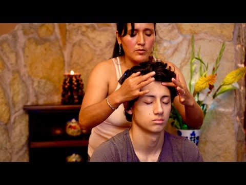 Un masaje relajante con sonidos suaves y la voz susurrante de Doña Esperanza (ASMR en español)