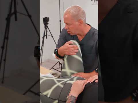 Original leg stretching and chiropractic adjustment for Tais #legchiropractic