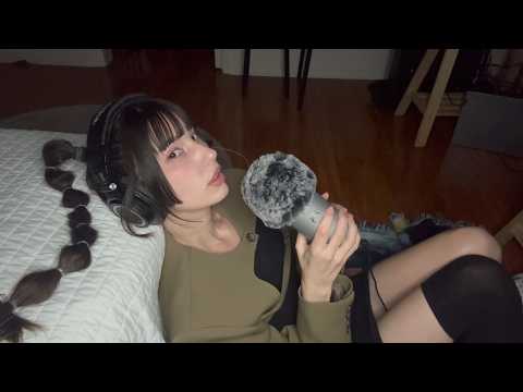ASMR ᛝ up-close ear to ear whispers & anticipatory triggers (fluffy mic)