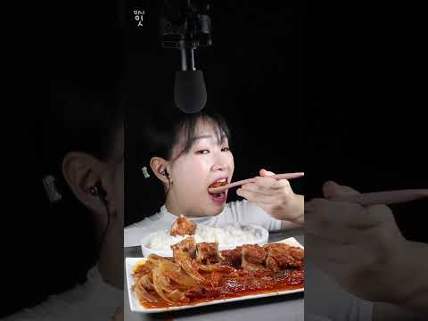 Braised Kimchi - Kimchijjim mukbang ASMR