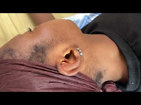 ASMR EAR NITPICKING AND CLEANING VERY RELAXING TINGLES