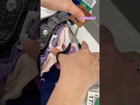 Taglio cartellini con voi ✂️ #asmr #asmrita #carlottasmr #forbici #asmrcutting #asmrcut