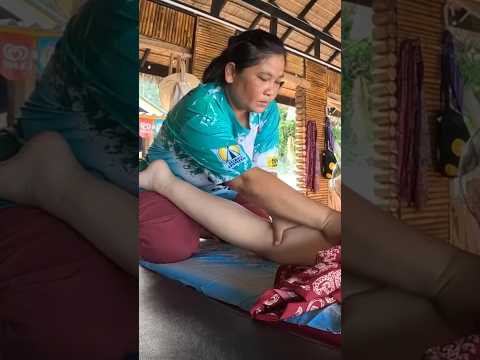 Masaje de piernas con aloe vera #shorts #asmr #massage