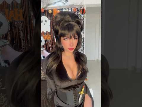 #elvira na sua timeline 😍🥰 #cosplay #cosplaygirl #cosplayer #halloween #halloweendecor