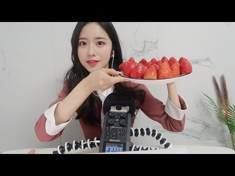 ASMR 새콤달콤 딸기 이팅사운드 Strawberry eating sounds