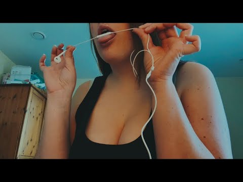 ASMR - Mic Nibbles & Lipgloss Plumping ~lofi~