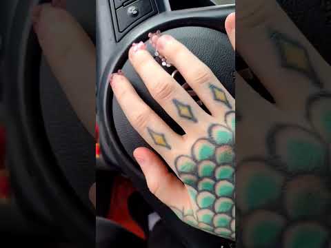 steering wheel tapping