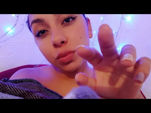 Asmr en tu CAMITA. Tocándote la carita y muchos besitos para que duermas feliz 🥰🤍