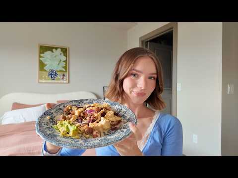 ASMR | eating an egg and chicken sausage scramble