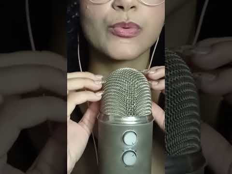 ASMR- Unha no mic com sons de boca