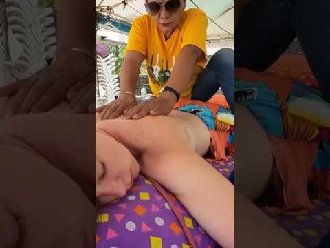Ella me hizo el mejor masaje de espalda de todos los tiempos 🤯 #shorts #massage #thailand