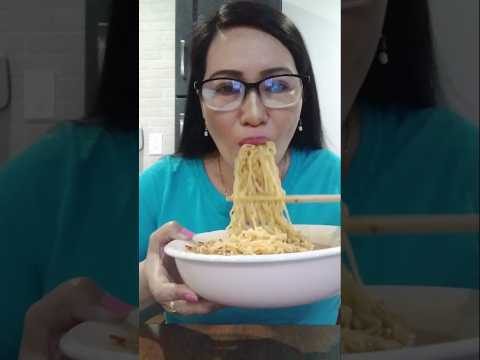 SPICY RAMEN NOODLES EATING FAST#shortsfeed #mukbang #food #eating #everyone #asmrshorts #asmr