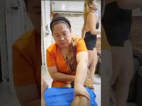 Traditional Thai Foot Massage In Pattaya,Thailand 😱🇹🇭 #shorts #thaimassage #footmassage #muaythai