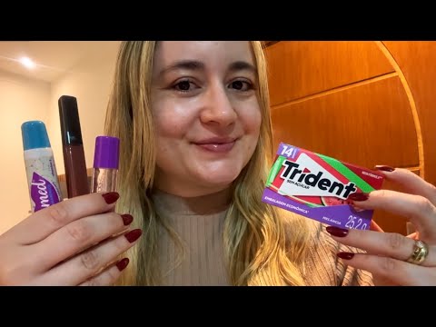 ASMR: APLICANDO GLOSS EM VOCÊ MASCANDO CHICLETE