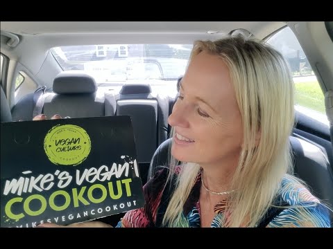 🌭 Trying Mike's Vegan Cookout Hot Dogs 🌭 9-5-2021