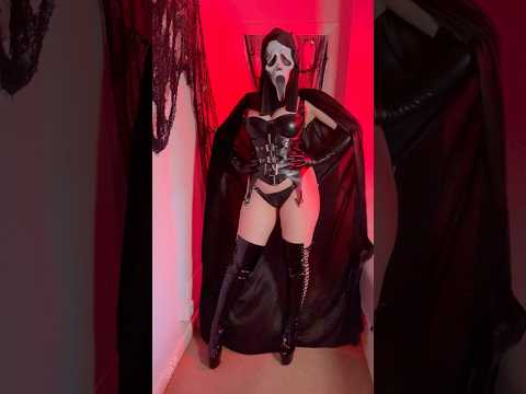 What’s your favourite scary movie?👻🖤 #ghostface #scream #halloween #latex #boots #cosplay #shiny