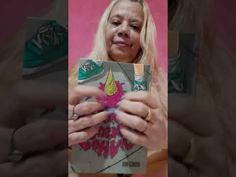 #ASMR # Short  # Tappings  na capa do livro. 🥱🥱💤